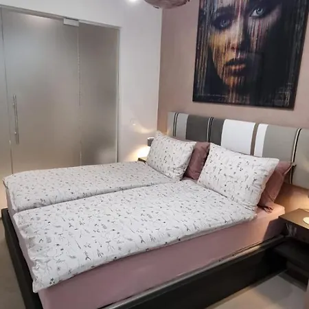 Theresa Deluxe Italia Apartament *