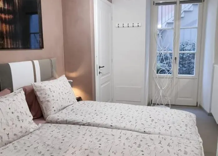 Theresa Deluxe Italia Apartment